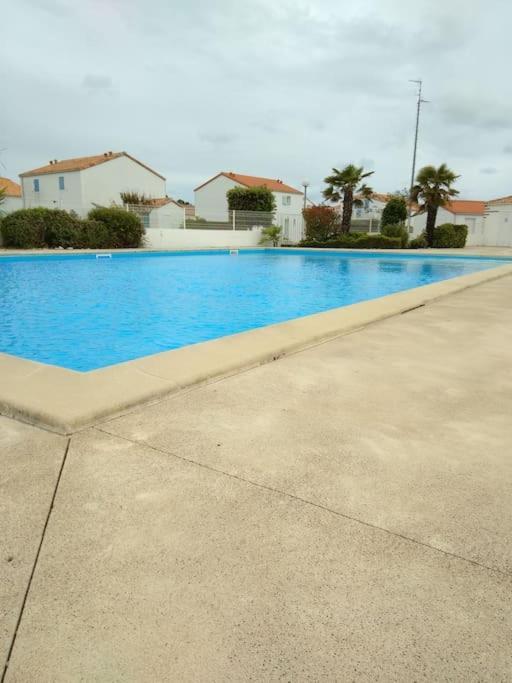 Maison De Vacances En Bord De Mer, Avec Piscine La Faute-sur-Mer Exterior foto